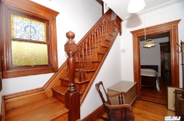 1855 Village Ln