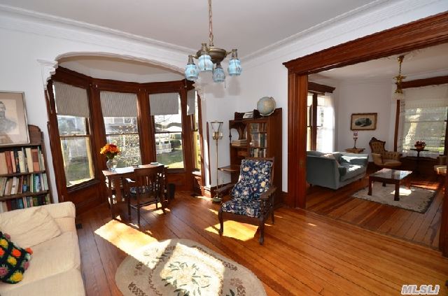 1855 Village Ln