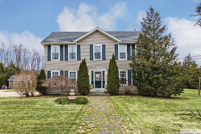 55 Herricks Ln