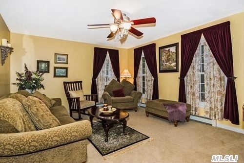 55 Herricks Ln