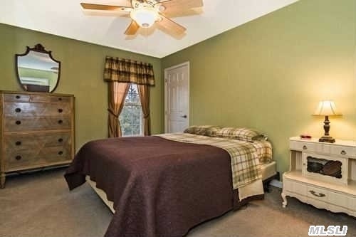 55 Herricks Ln