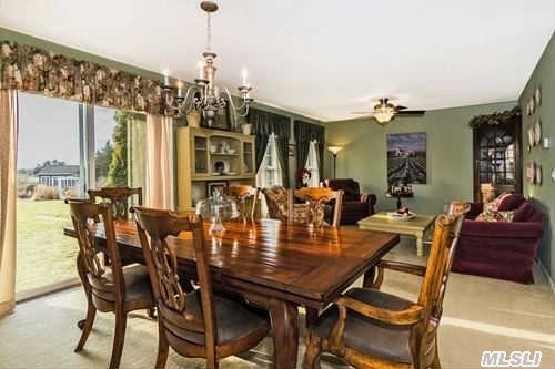55 Herricks Ln