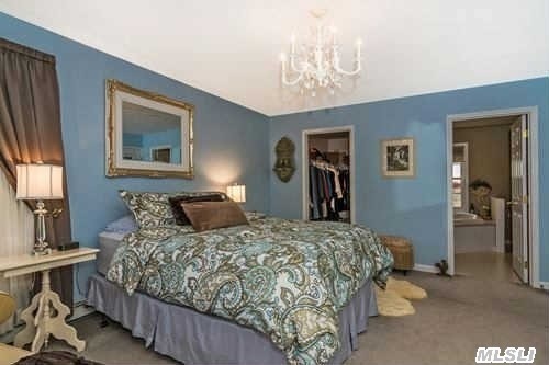 55 Herricks Ln