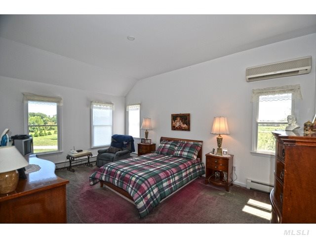 619 Rocky Point Rd