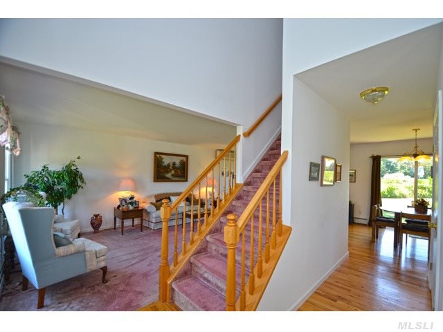 619 Rocky Point Rd