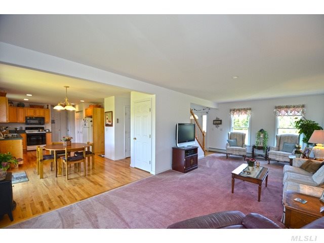 619 Rocky Point Rd