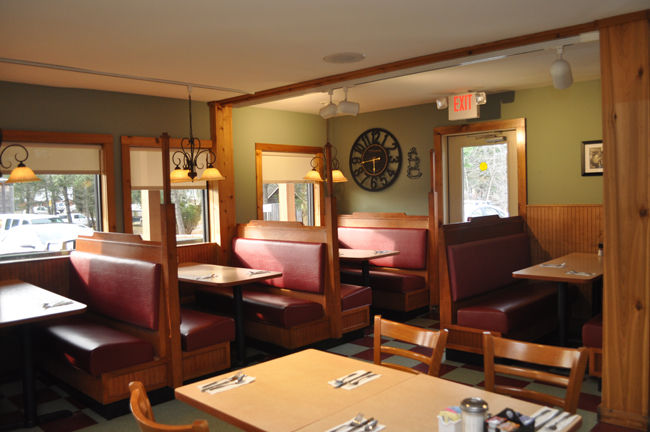 CYNDI MURRAY PHOTO | You have your choice of booth or table at Country Corner Cafe.