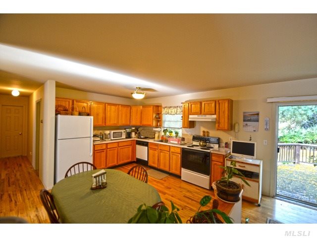 14 Eileen Cir