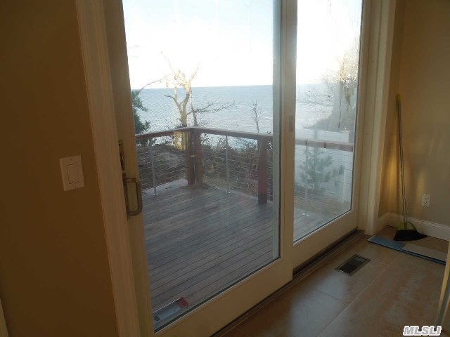 2 Cliff Way