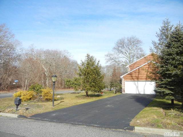 44 Forest Dr