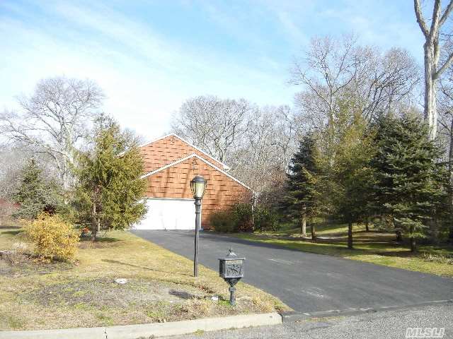 44 Forest Dr