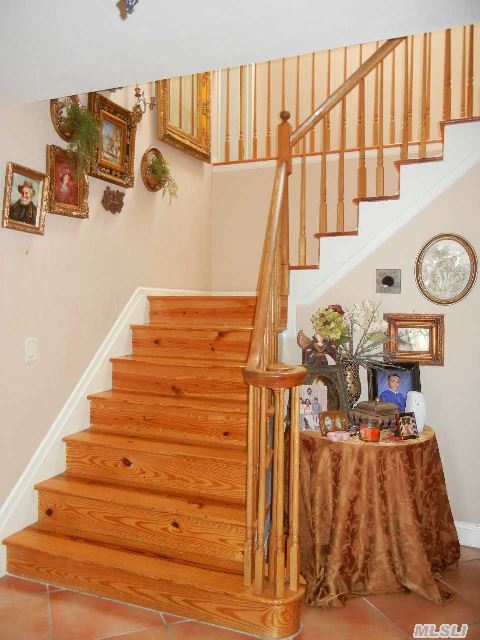 44 Forest Dr