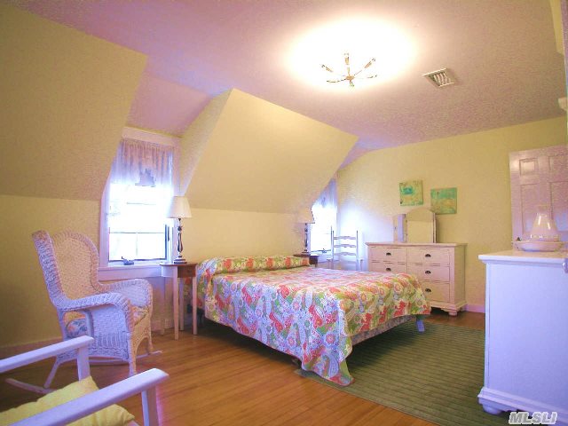 5425 Nassau Point Rd