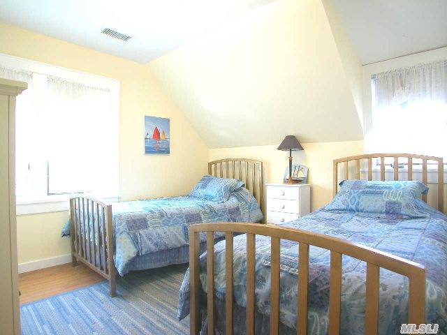 5425 Nassau Point Rd