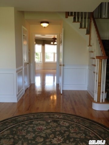 82 Roanoke Ct
