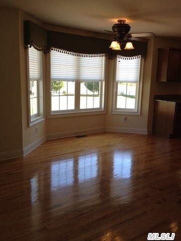 82 Roanoke Ct