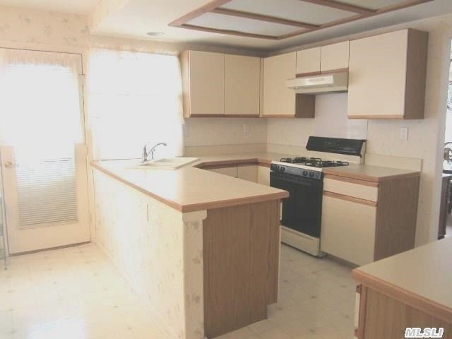 11 Cutchogue Ct