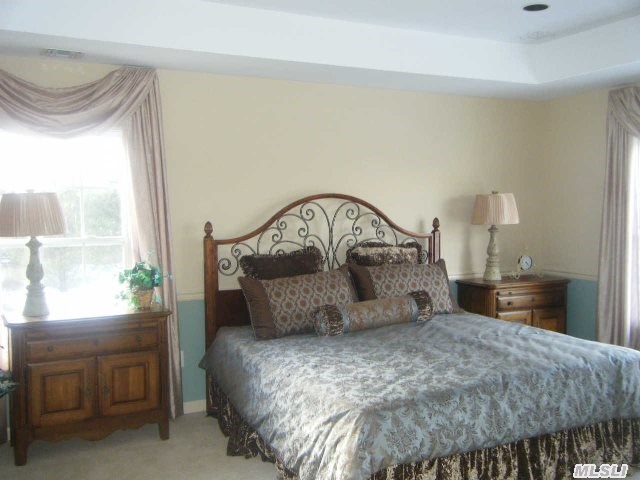 14 Maidstone Ln