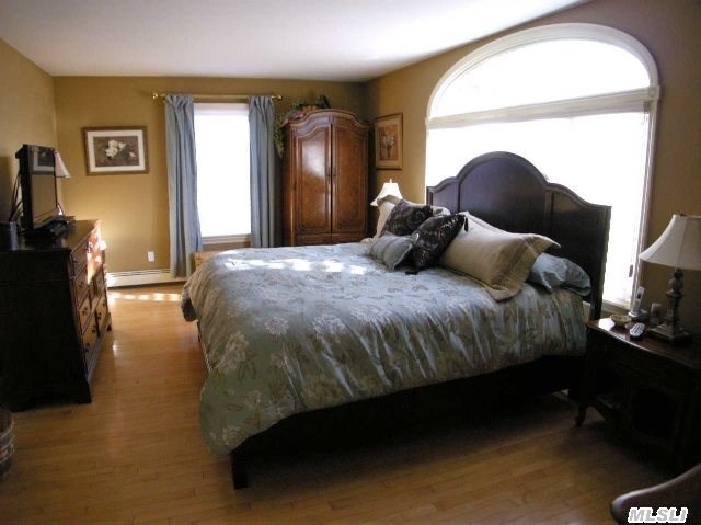 22 Laurel Hollow