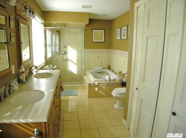 22 Laurel Hollow