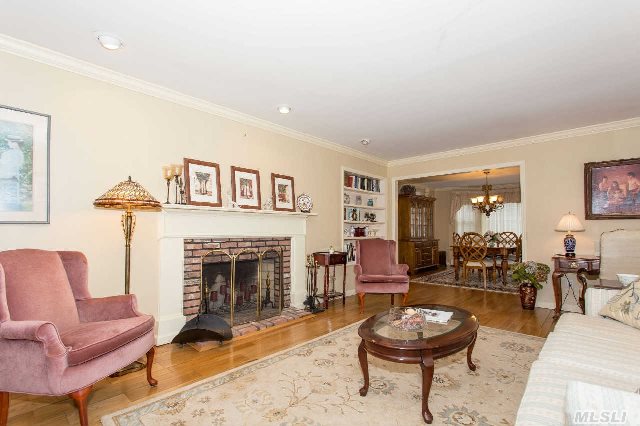 22 Laurel Hollow