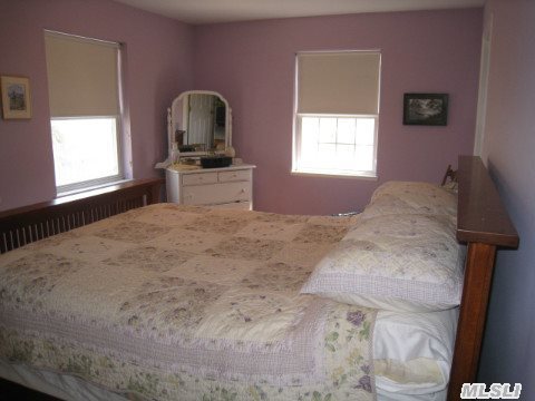 260 Burgundy Ct