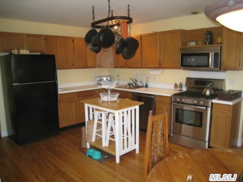 260 Burgundy Ct