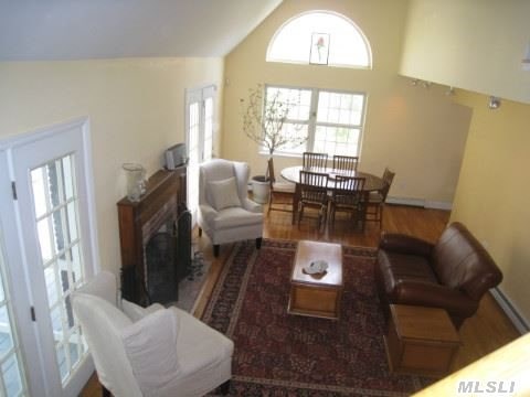 260 Burgundy Ct