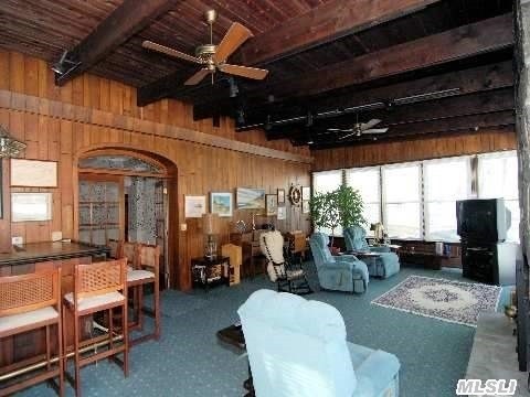 315 Maple Ln