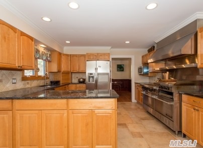345 Colonial Rd