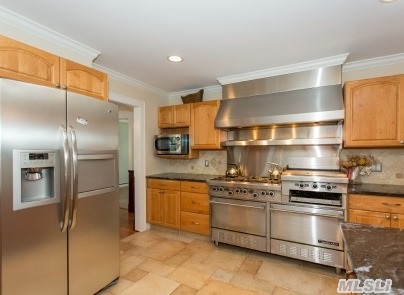 345 Colonial Rd