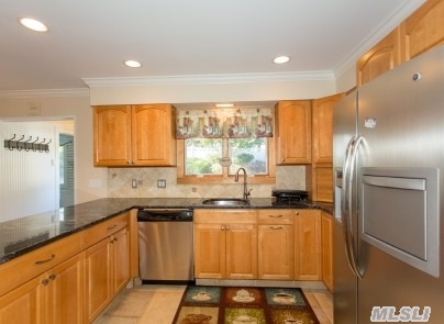 345 Colonial Rd