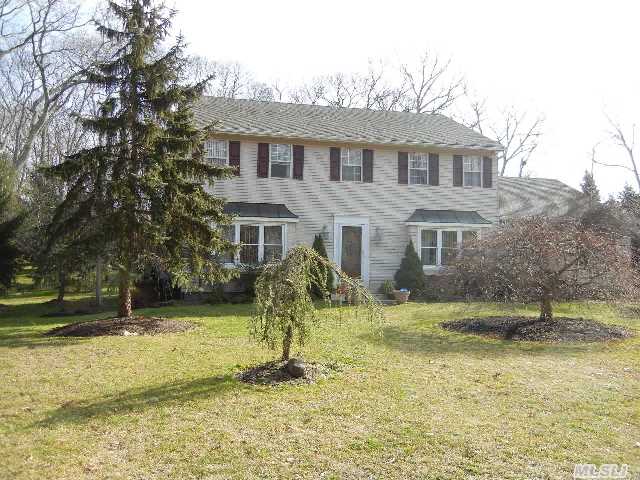 44 Forest Dr