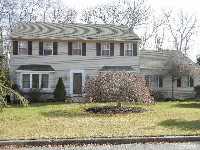 44 Forest Dr