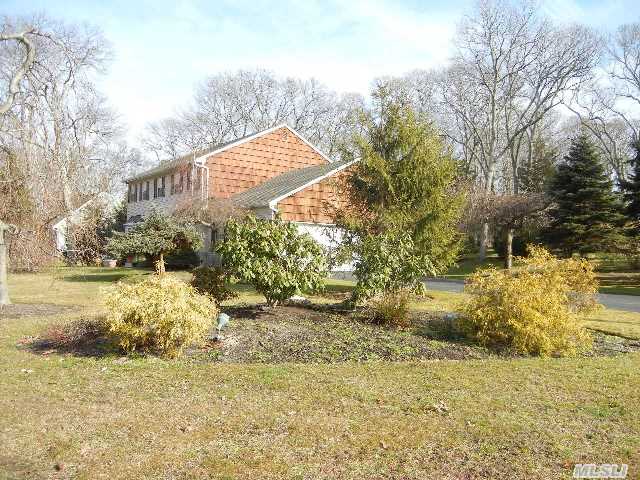 44 Forest Dr