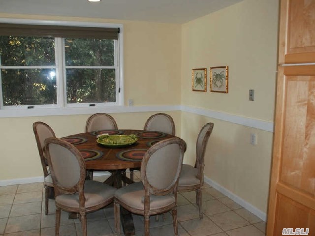 560 Bayview Dr