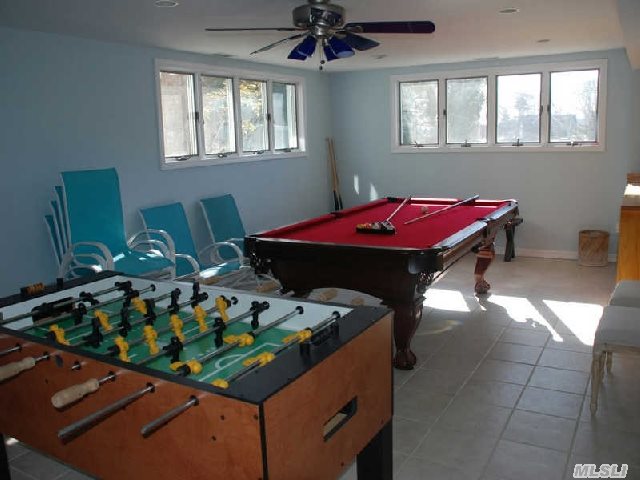 560 Bayview Dr