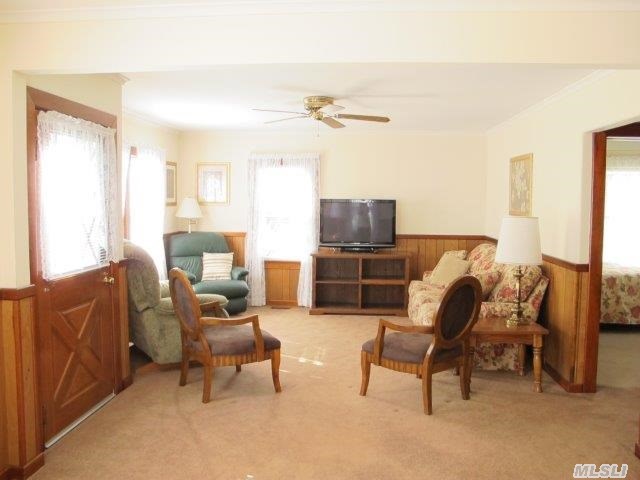 595 Oak Rd