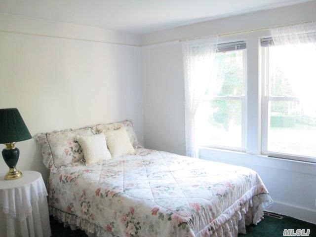 595 Oak Rd