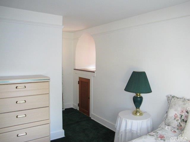 595 Oak Rd