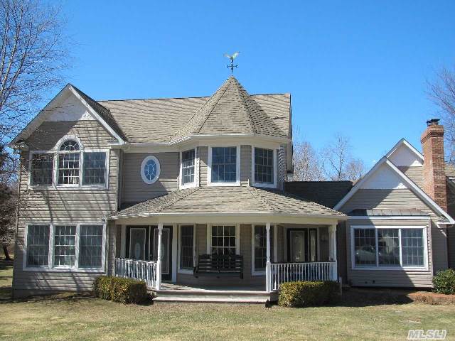 1 Locust Woods Dr