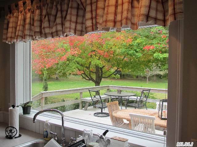 1 Locust Woods Dr