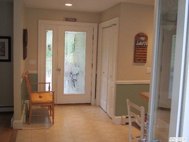 1 Locust Woods Dr