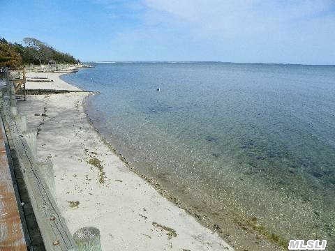 1423 Peconic Bay Blvd