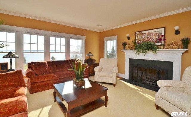 1423 Peconic Bay Blvd