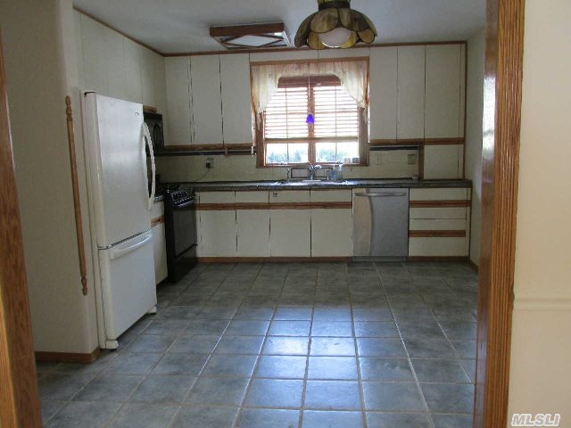 550 Bennetts Pond Ln