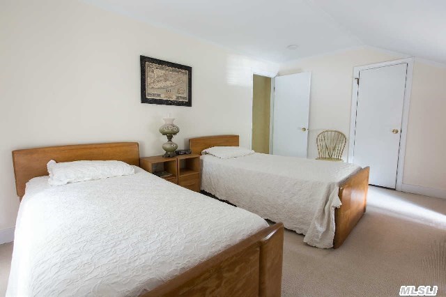 6925 Nassau Point Rd