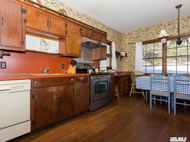 6925 Nassau Point Rd