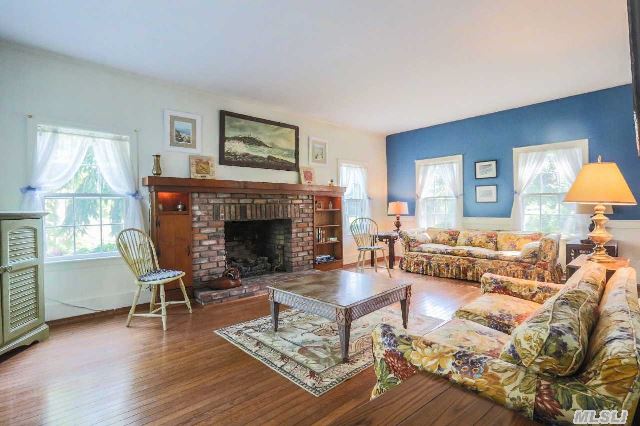 6925 Nassau Point Rd