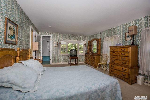 6925 Nassau Point Rd